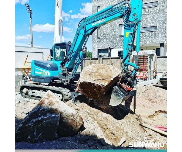 Изображение Компактный экскаватор SUNWARD SWE90UF